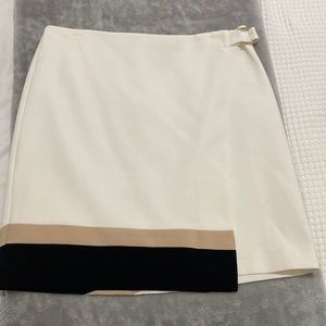 A line pencil skirt in perfect condition